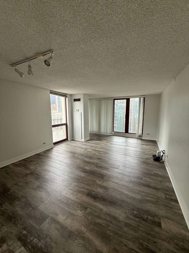 Photo - 200 N Dearborn St