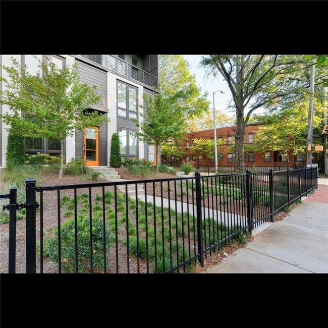 Photo - 439 Parkway Dr NE