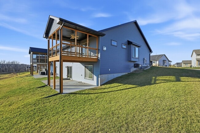 Photo - 720 Creekside Dr