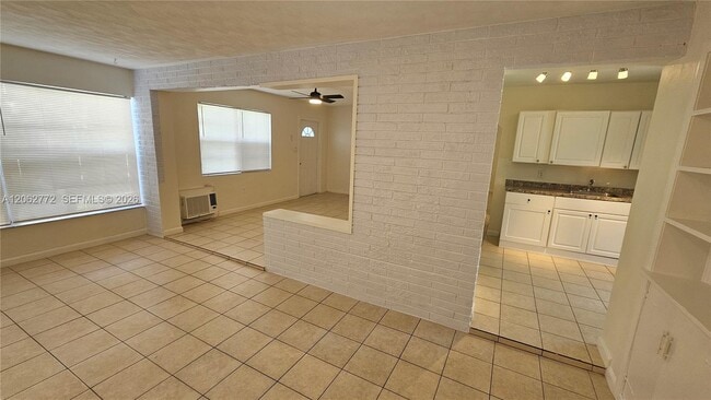 Photo - 6118 Plunkett St