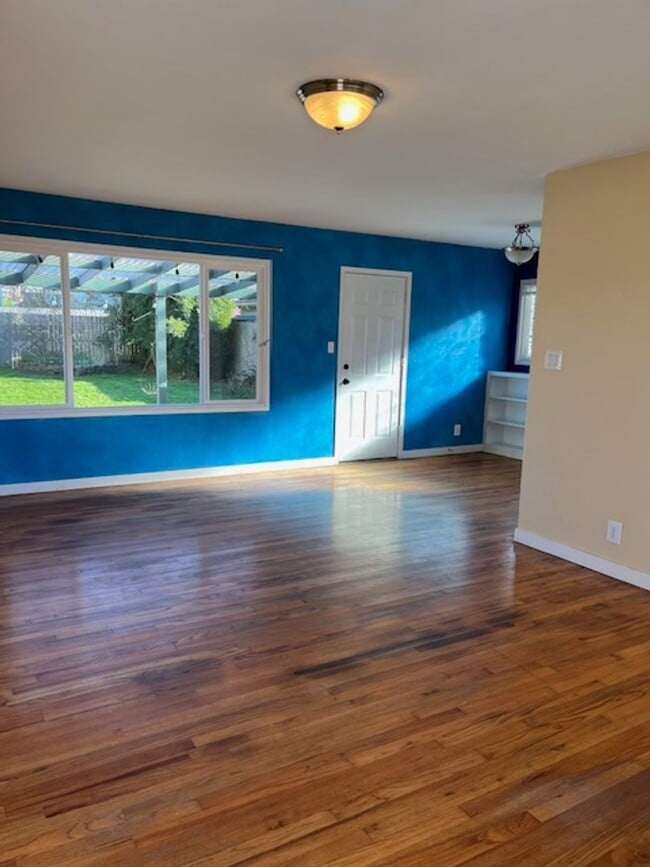 Photo - 2 Bedroom/ 1 Bath House in Eureka, Single ...