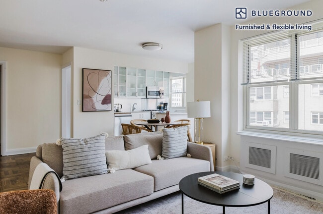 Building Photo - 28 Park Ave Rental