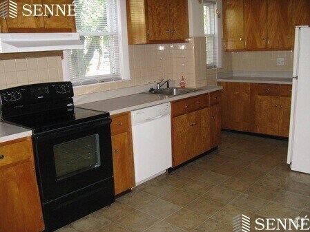 Building Photo - 1537 Cambridge St Unit 1 Rental