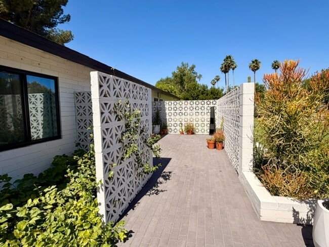 Photo - Updated Central Phoenix 3 bed, 2 bath with open layout, stainless steel appliances, and large irr...