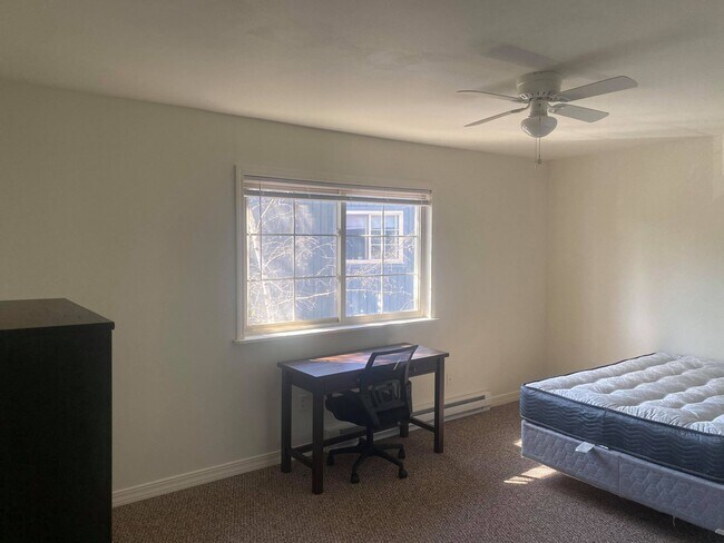 Photo - Campus Hill Apartments