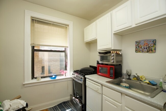 Photo - 837 W Cornelia Ave Unit N3