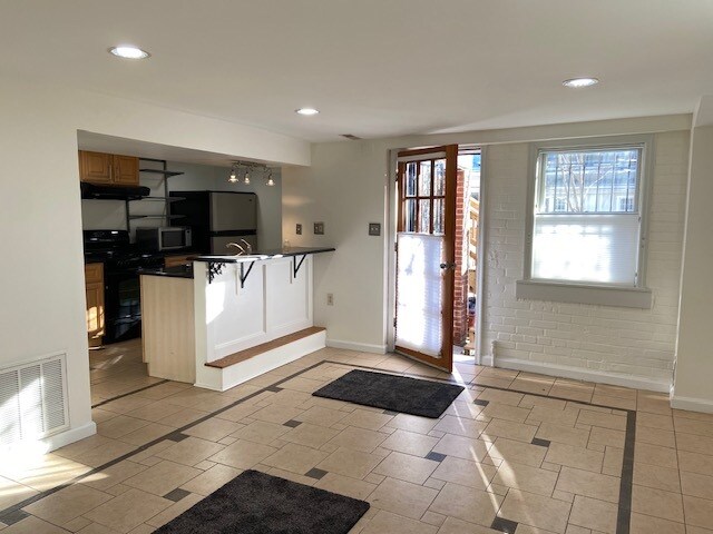 Photo - 1662 Hobart St NW