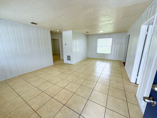 Building Photo - 15410 NW 32 Ct Rental