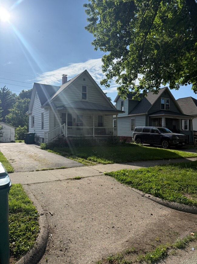 Photo - 2061 N College St