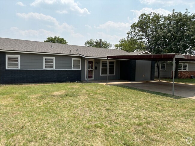 Building Photo - 3/1.5 with a Bonus Room! Rental