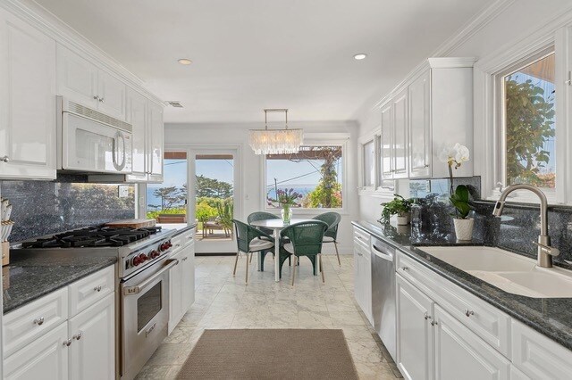kitchen - 2290 Golden Gate Ave