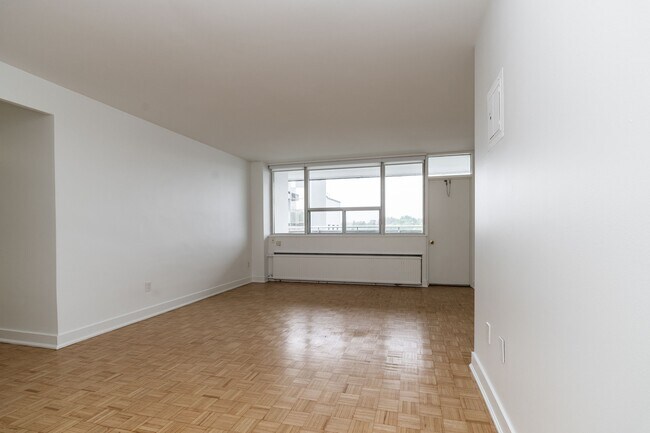 551 Eglinton Ave E Unit 501