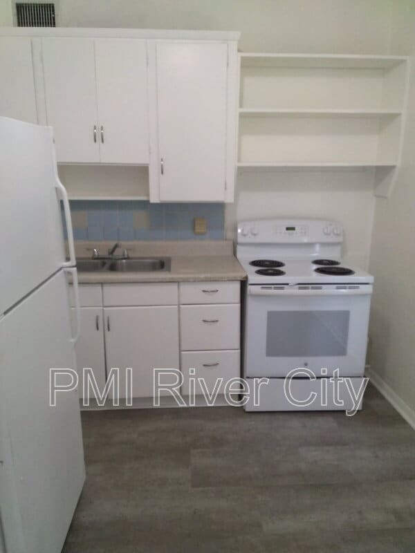 Photo - 1859 Loyola Dr N