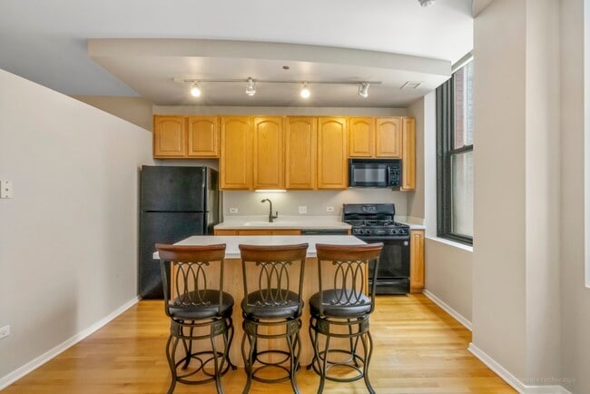 Photo - 208 W Washington St Unidad 1812