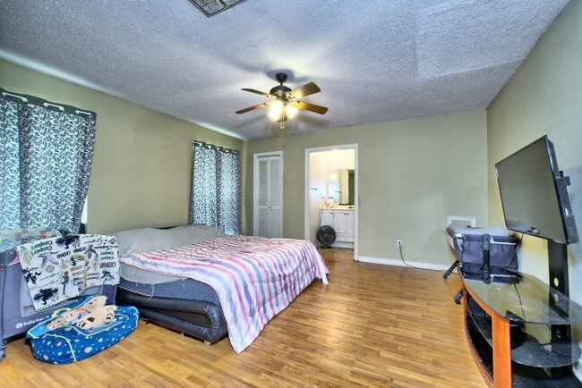 Photo - 10014 Mustang Cir
