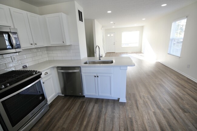 Photo - 8330 Bruntsfield Rd