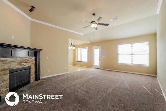 Photo - 608 Talon Dr