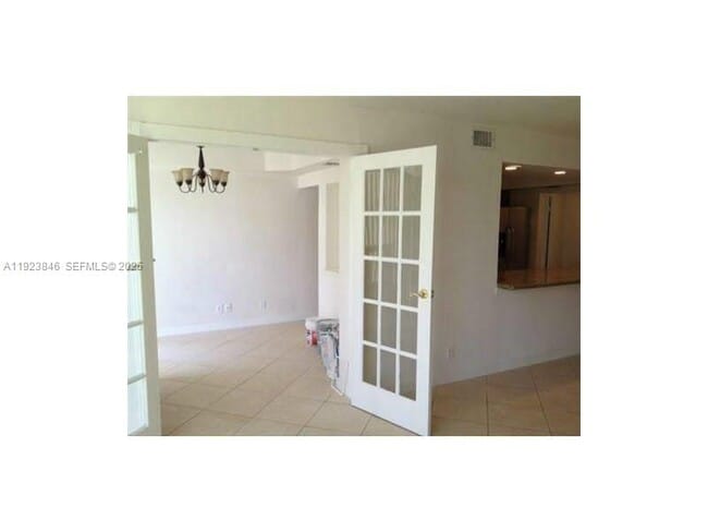 Building Photo - 800 Parkview Dr Unit 124