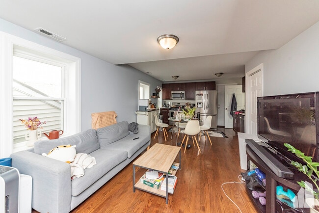 2335 W Moffat St Unit 3