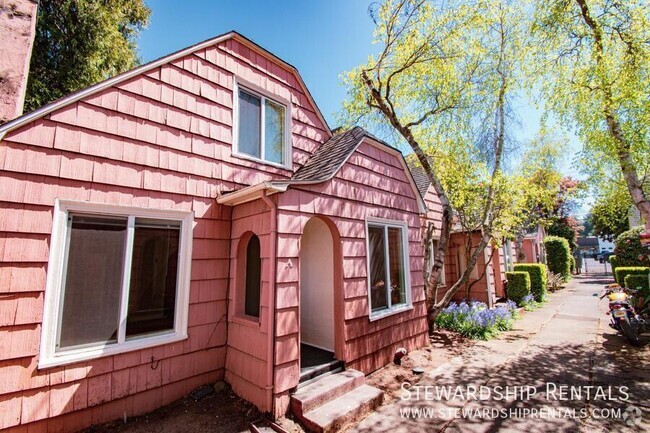 Building Photo - 1376 W 6th Ave Unit A Rental