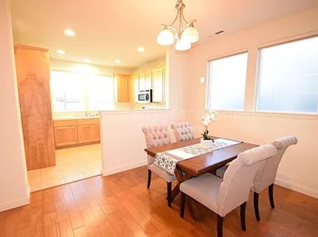 Photo - 2527 N Village Dr
