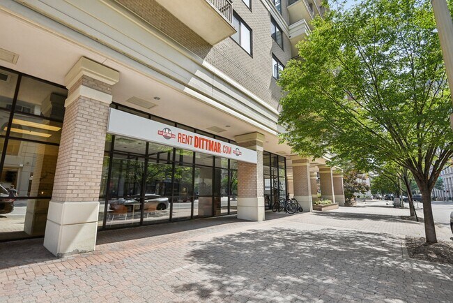 Photo - Richmond Square