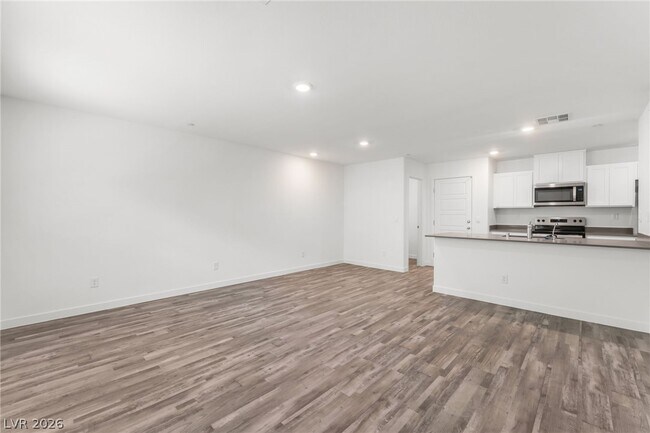 Photo - 913 Rosy Starling St