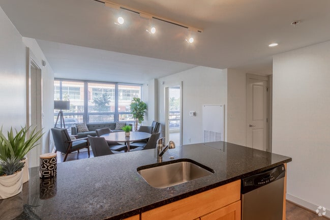 2 BR, 2 BA - 910 SF