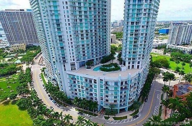Building Photo - 1900 N Bayshore Dr Unit 2103 Rental