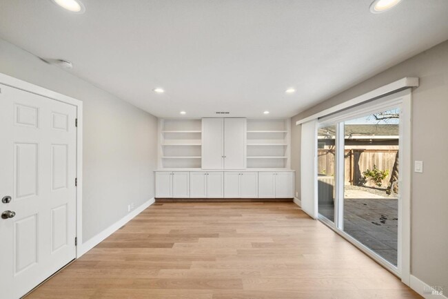 Photo - 918 Las Pavadas Ave