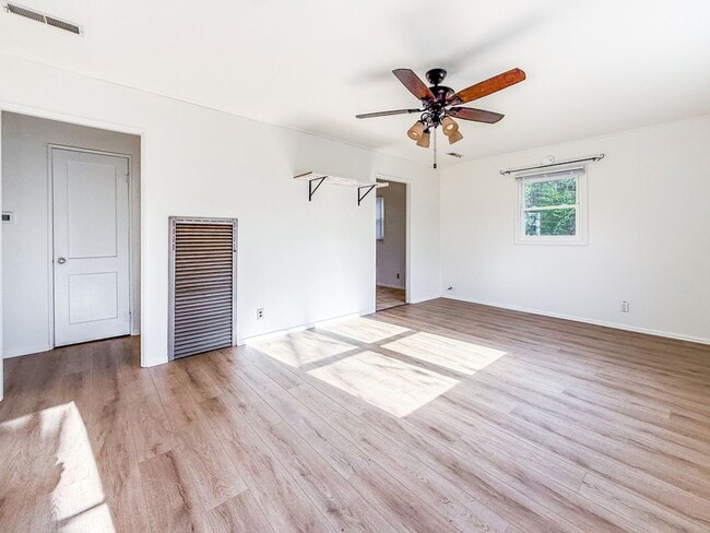 Photo - Newly Renovated 2 bedroom, 1 bathroom Urbana-Available April 1st, 2026