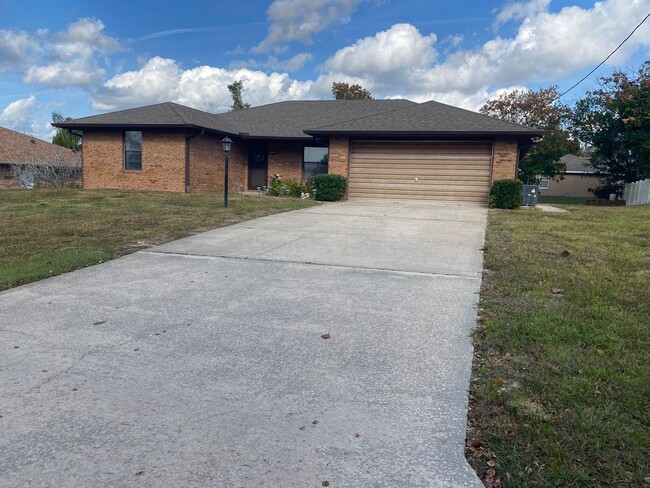 Building Photo - Beautiful 2/2/2 Deltona home
