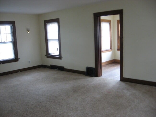 Photo - 419 E Pettit Ave