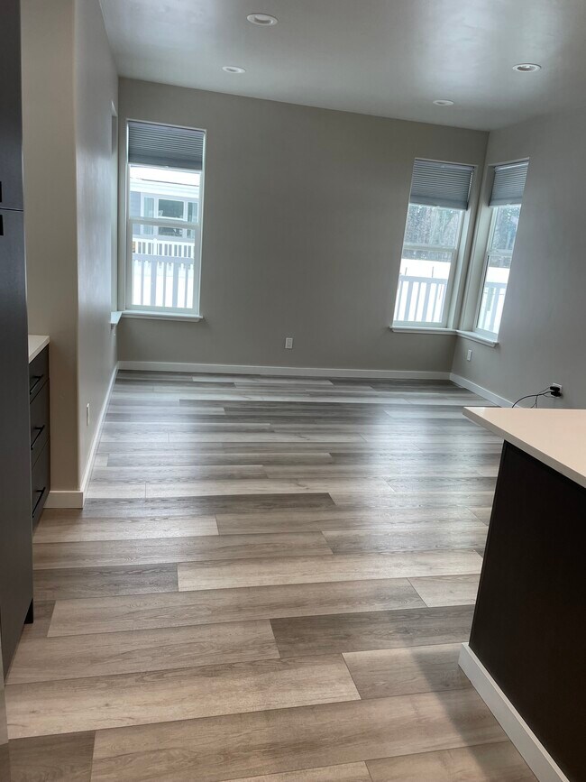 Photo - 301 Trailview Way