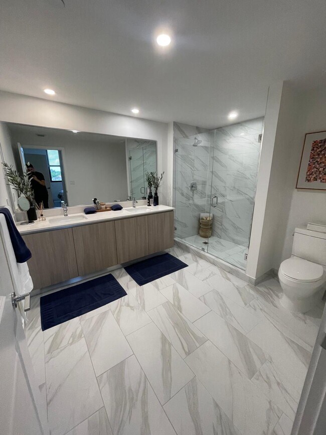 Photo - 770 W 73rd Pl Apartamentos Unidad B2