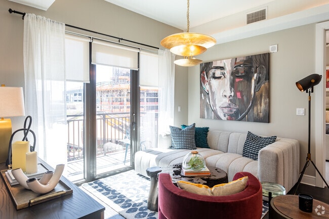 2BR, 2BA - 1008 SF