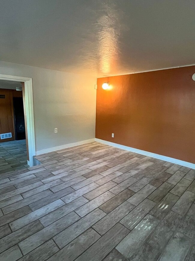 Photo - 745w3rd Unidad DOWN