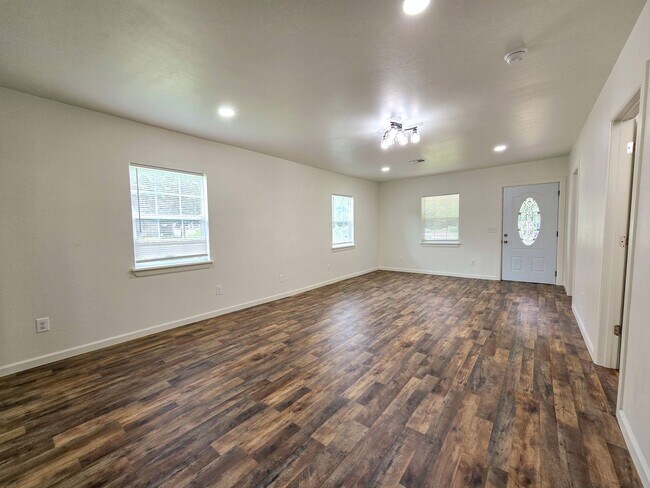 Photo - 2 Bedroom, optional 3rd bed, 1 Bath Home ...