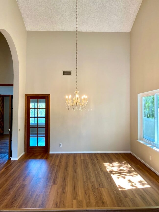 Photo - Amazing 4-bedroom home with a view, Availa...