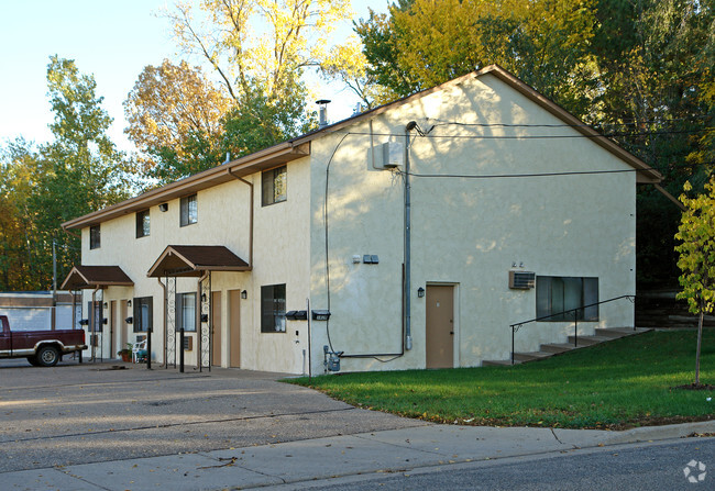 Building Photo - 1419 Case Ave East Rental