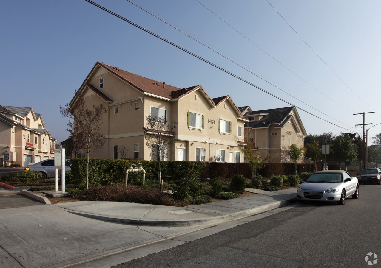 Photo - 24426-24442 Dracaea Ave