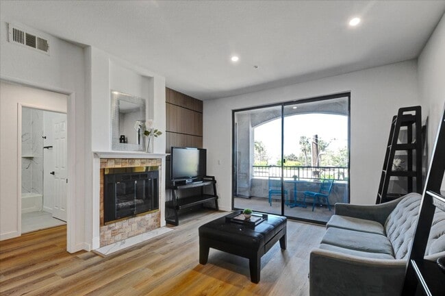 Photo - 555 Maine Ave