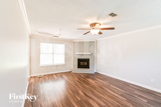 Photo - 8062 Ellis Rd