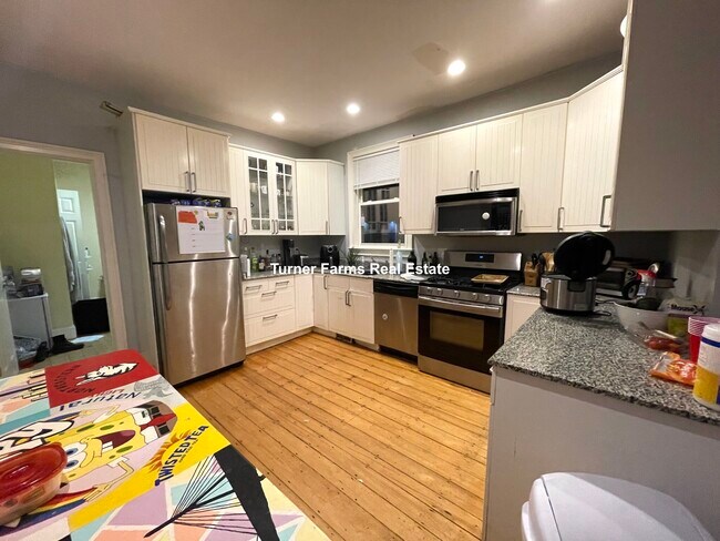 Photo - 731 Parker St