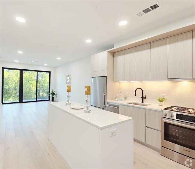Building Photo - 2209 S 1st St Unit 323 Rental