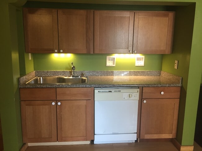 2416 N Main Ave Unit Rear
