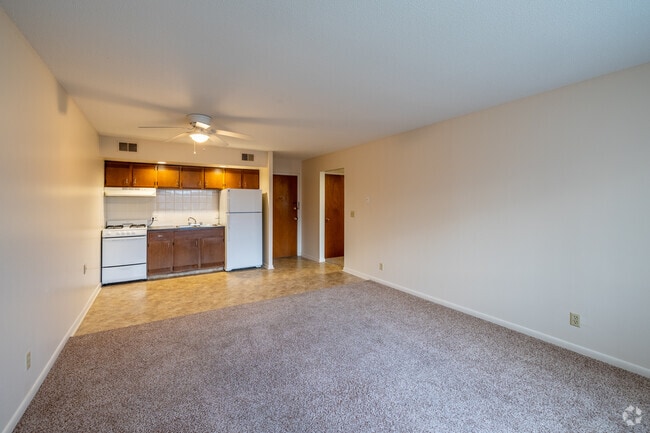 1BD, 1BA - 780SF - Kitchen