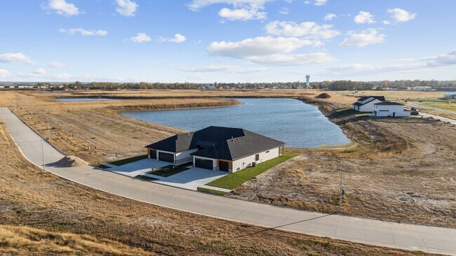 Photo - 27507 Heron St