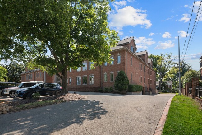 Photo - Newly Renovated Condo in The Westende with... Unit 207
