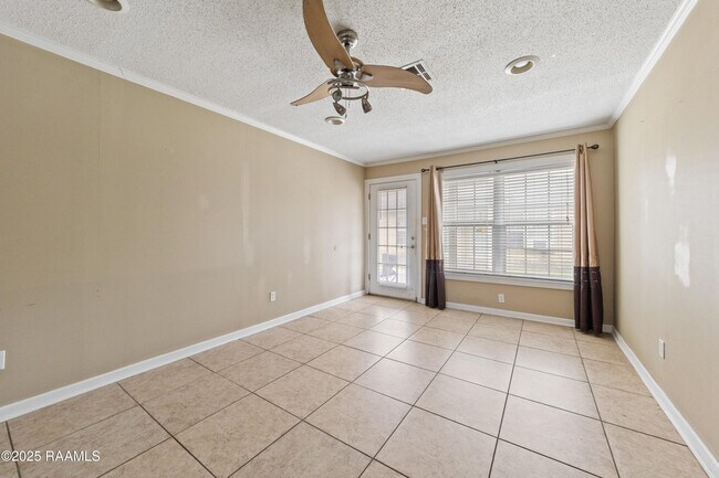 Photo - 1501 W St Mary Blvd